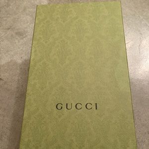 Empty Gucci Green Shoes Box. Dust bags are NOT included. Unisex